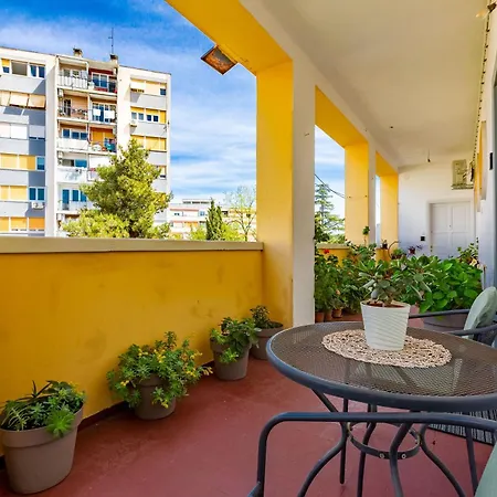 Petra Populare Apartament *